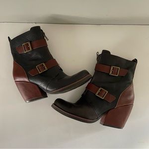Korks by Kork Ease two tone brown leather boots size 6.5